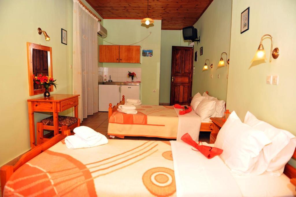 Glaros Guesthouse Hydra  Room photo